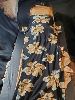 Cleo Black/flower SizeL Dress Blouse & Prettylittlething Brass Size0 Dress